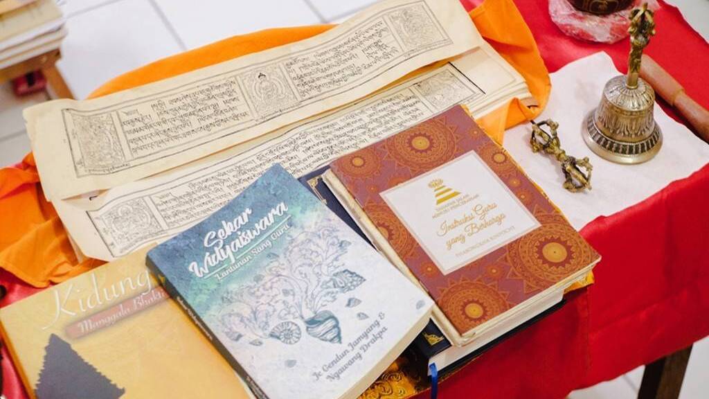 Kumpulan kitab Lamrim yang merangkum seluruh Sutra ajaran Buddha Sakyamuni.