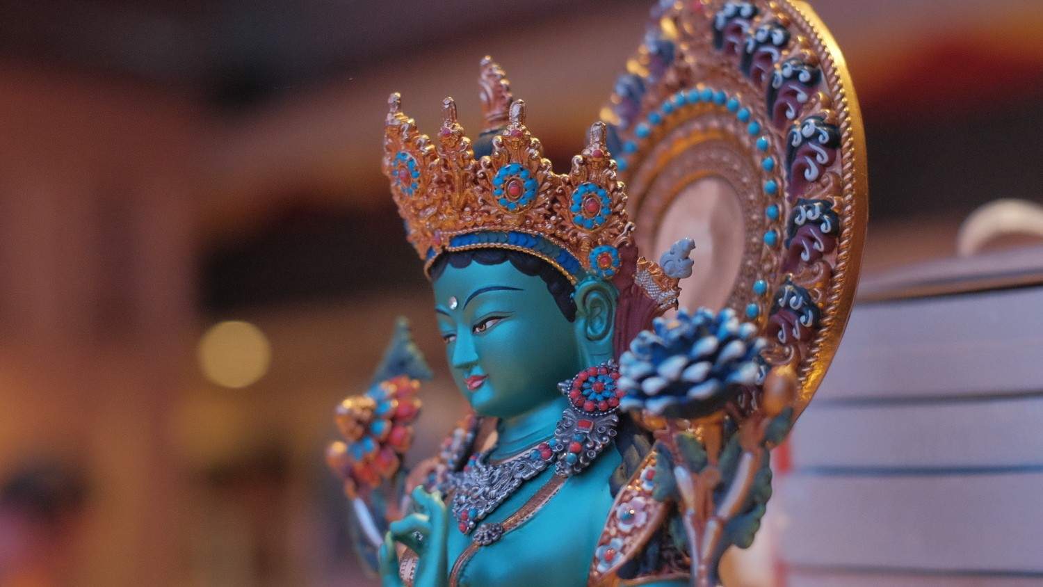 Gambar Arya Tara Hijau, objek pemujaan dari praktik Puja Tara yang dapat mengabulkan permohonan dengan cepat.