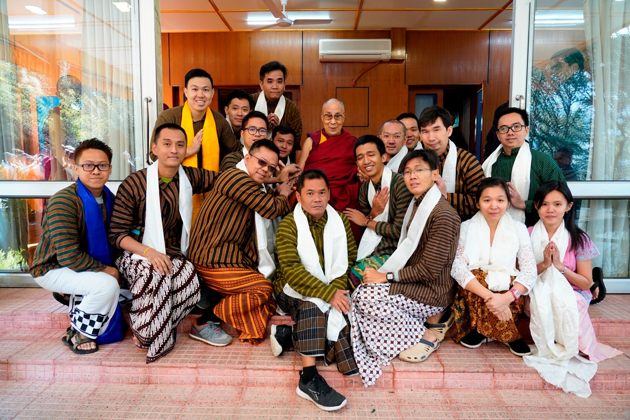 Anggota Komunitas KCI bersama Y.M.S. Dalai Lama XIV, Dharamsala, India, 2015