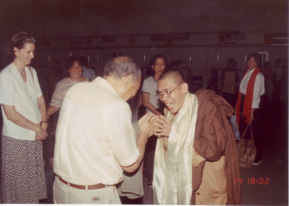 Pemuda Fong Kwang (Suhu Bhadra Ruci) pertama kali bertemu dan menerima inisiasi Vajrabhairava dari Guru Dagpo Rinpoche, Agustus 1996.