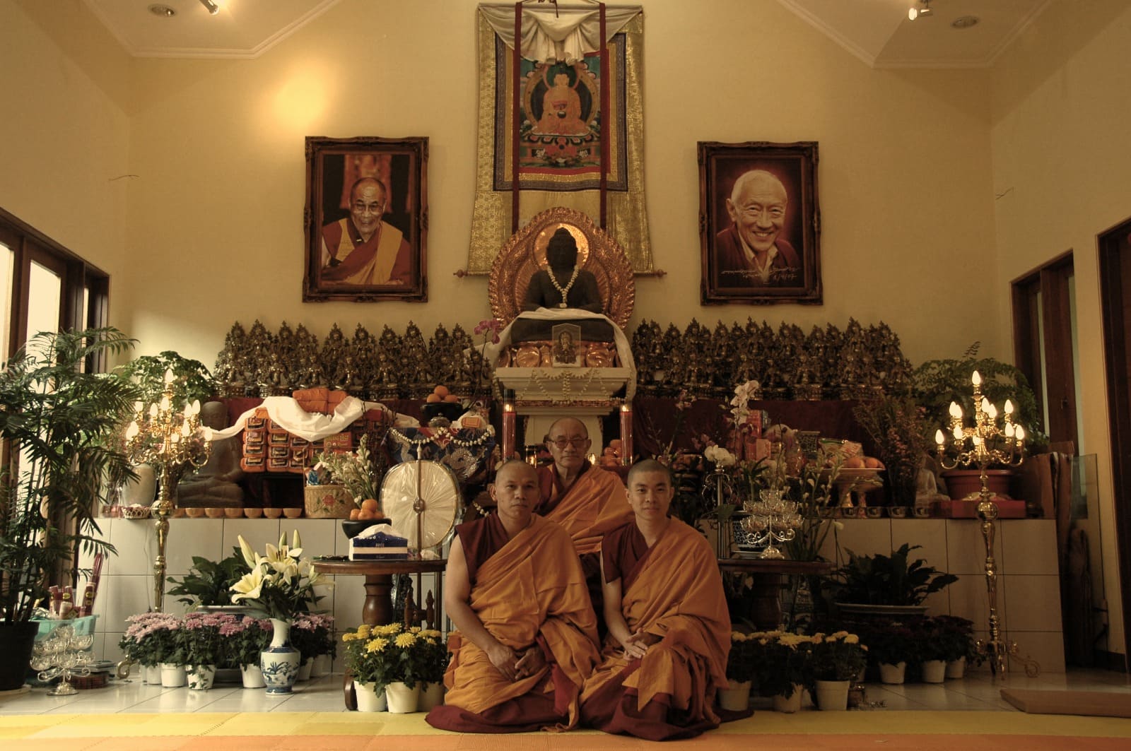 Drepung Trisur Rinpoche bersama Sangha KCI