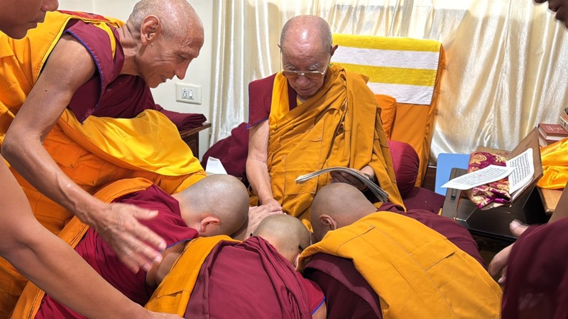 Penahbisan 7 sramanera baru oleh Drepung Trisur Rinpoche, November 2025